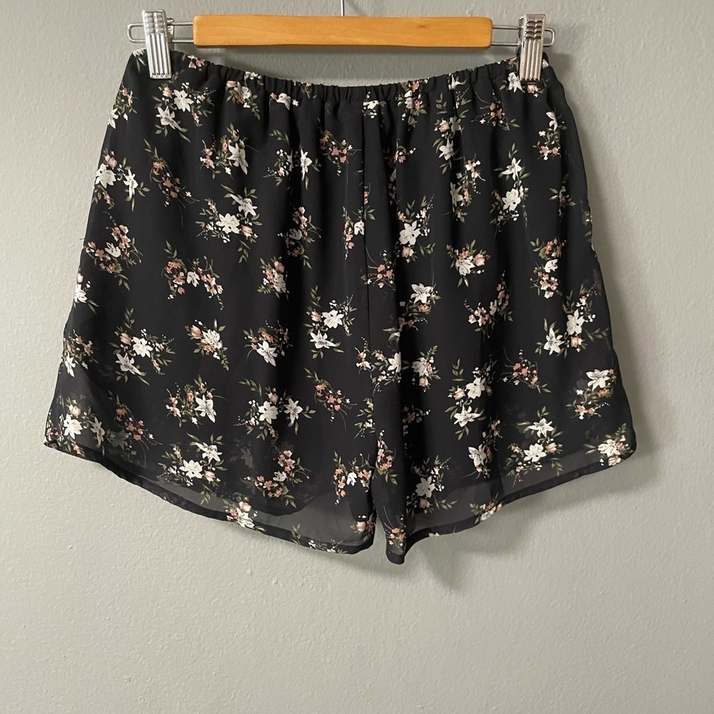 Hey Babe boho black floral printed sheer kimono and lined shorts set. Size Small - Picture 5 of 11